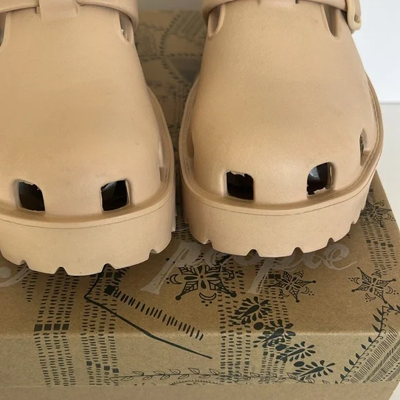 NWB Free People Karlie Buckle Clog size 7 - Picture 3 of 9
